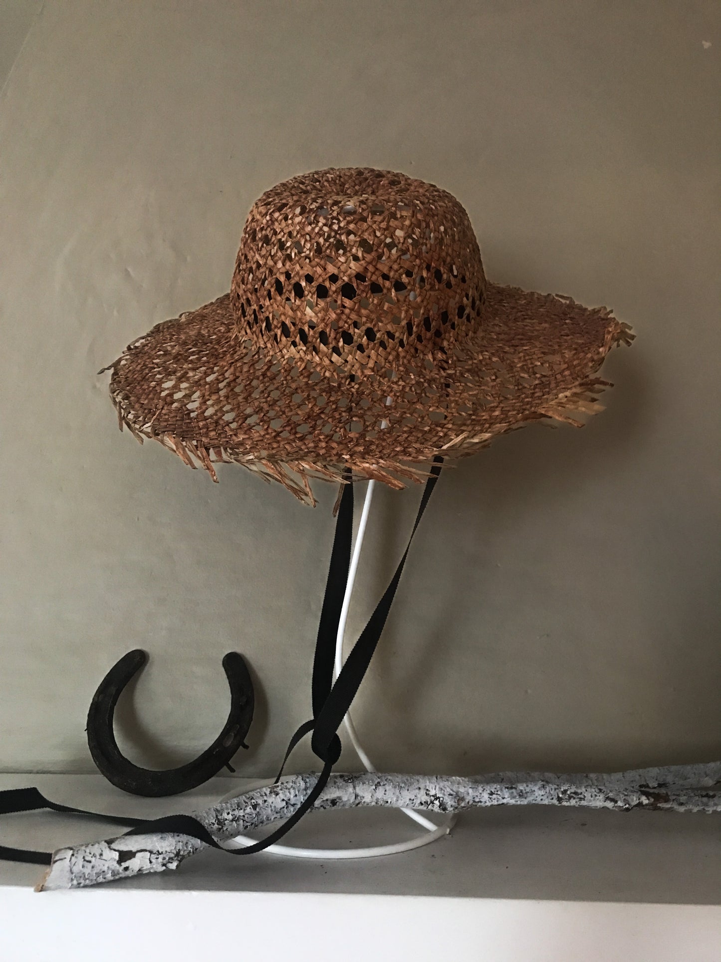 Straw sun hat with chin straps - Tomoko Tahara millinery works